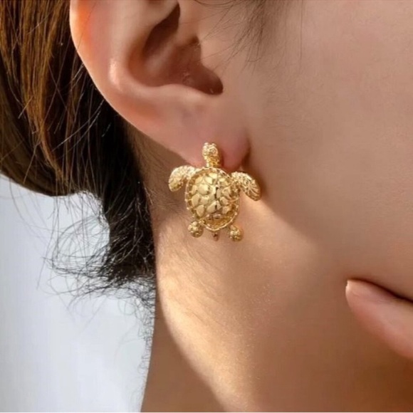 Sea Turtle 18K Gold Plated Stud Earrings - Picture 5 of 5